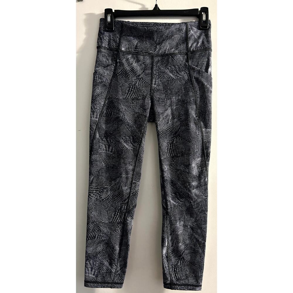 Lululemon - Time to Sweat Crop - Women's Size 6